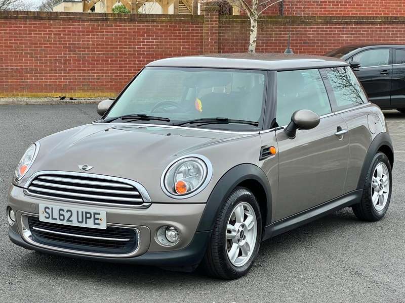 A 2012 MINI MINI COOPER HATCH AUTOMATIC A 2012 MINI MINI COOPER HATCH AUTOMATIC