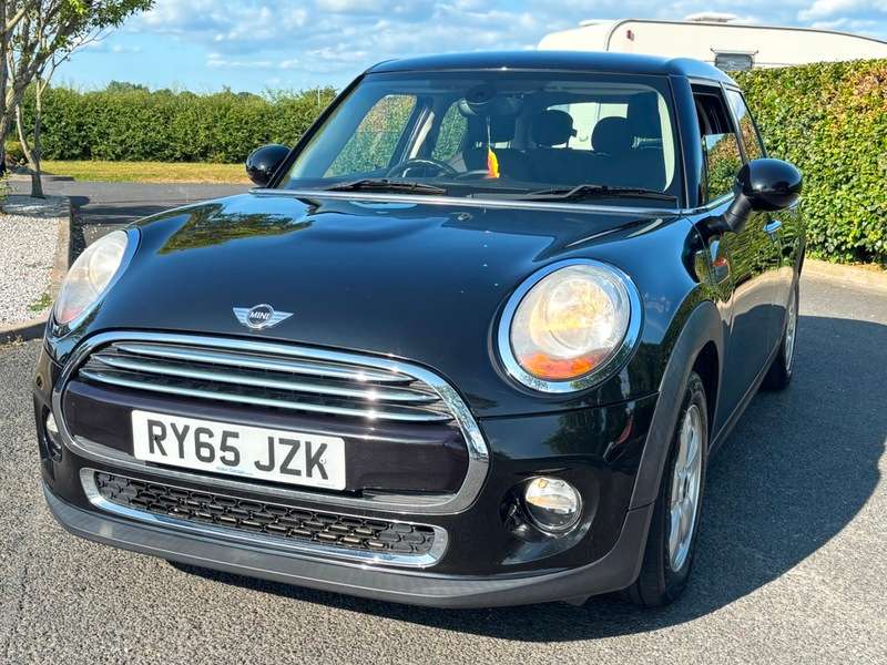 A 2016 MINI MINI COOPER A 2016 MINI MINI COOPER