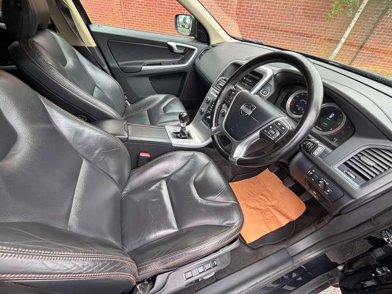 2011 VOLVO XC60 2011 VOLVO XC60