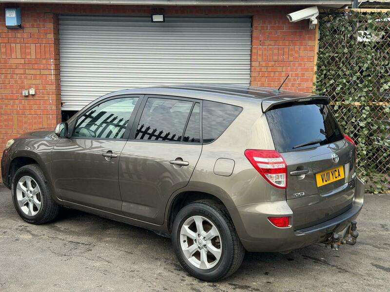 A 2011 TOYOTA RAV4 2.2 D-4D XT-R 4WD Euro 5 5dr A 2011 TOYOTA RAV4 2.2 D-4D XT-R 4WD Euro 5 5dr