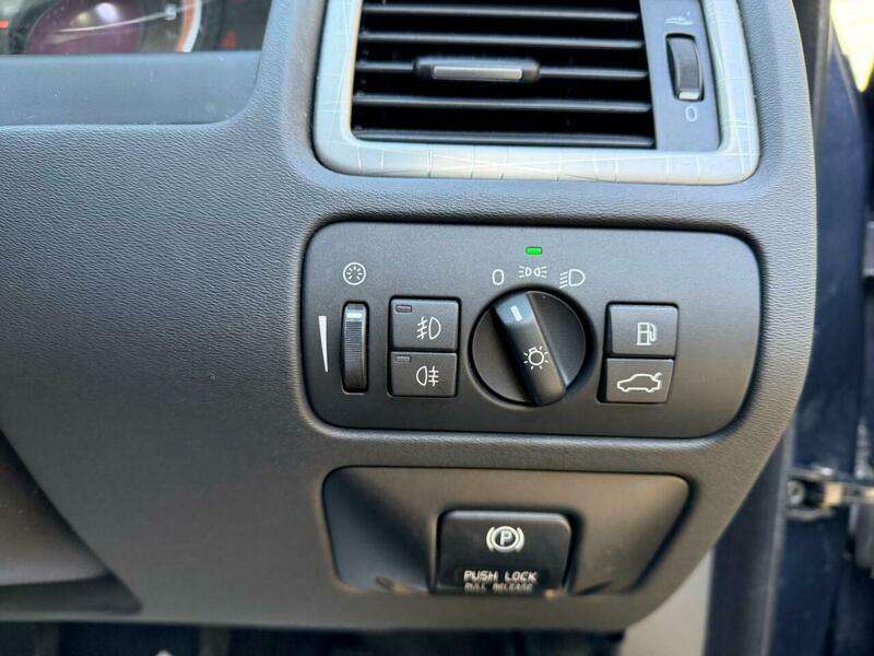 2011 VOLVO XC70 2011 VOLVO XC70