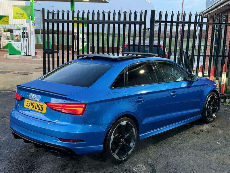 null AUDI RS3 null AUDI RS3