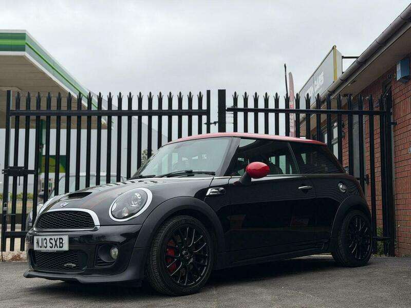 A 2013 MINI MINI JOHN COOPER WORKS A 2013 MINI MINI JOHN COOPER WORKS