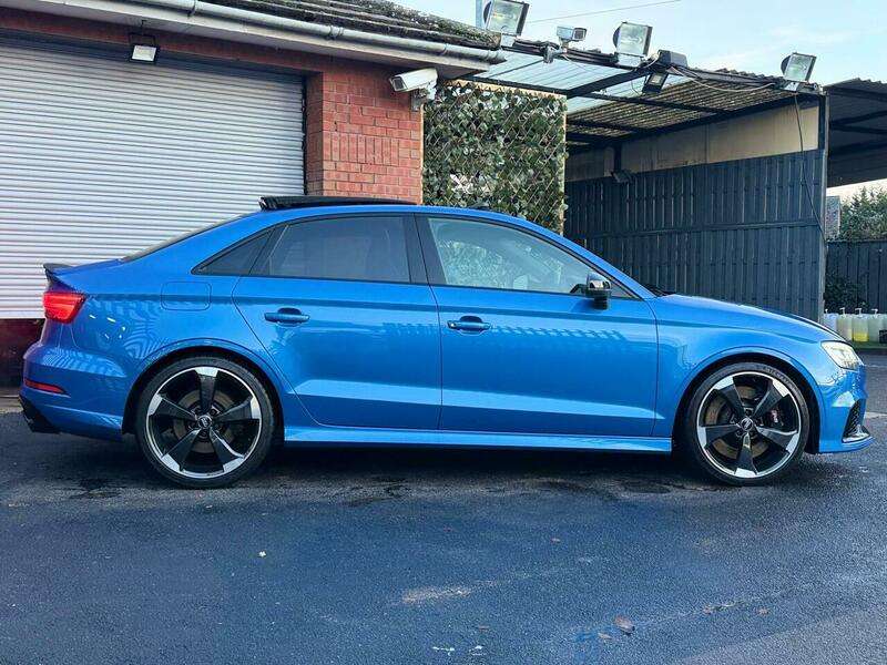 null AUDI RS3 null AUDI RS3