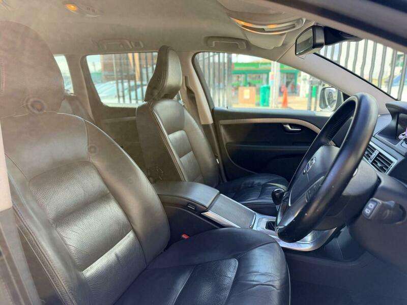 2011 VOLVO XC70 2011 VOLVO XC70