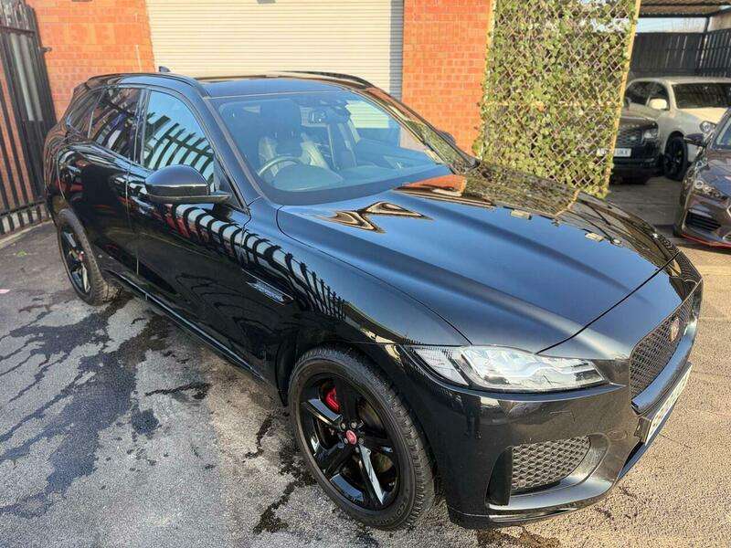 A 2017 JAGUAR F-PACE 3.0 D300 V6 S Auto AWD Euro 6 (s/s) 5dr A 2017 JAGUAR F-PACE 3.0 D300 V6 S Auto AWD Euro 6 (s/s) 5dr