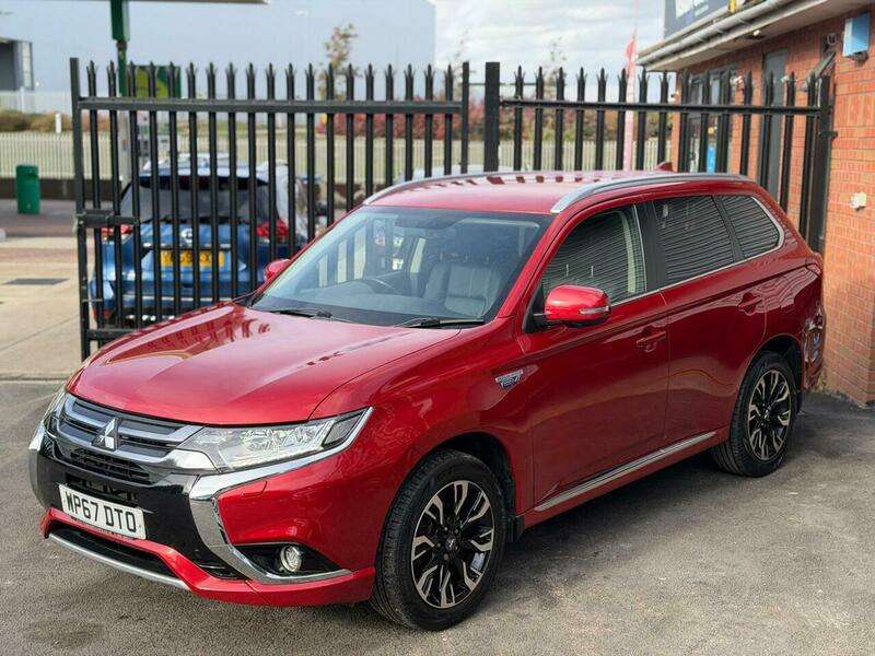 A 2017 MITSUBISHI OUTLANDER 2.0h 12kWh 4h CVT 4WD Euro 6 (s/s) 5dr A 2017 MITSUBISHI OUTLANDER 2.0h 12kWh 4h CVT 4WD Euro 6 (s/s) 5dr