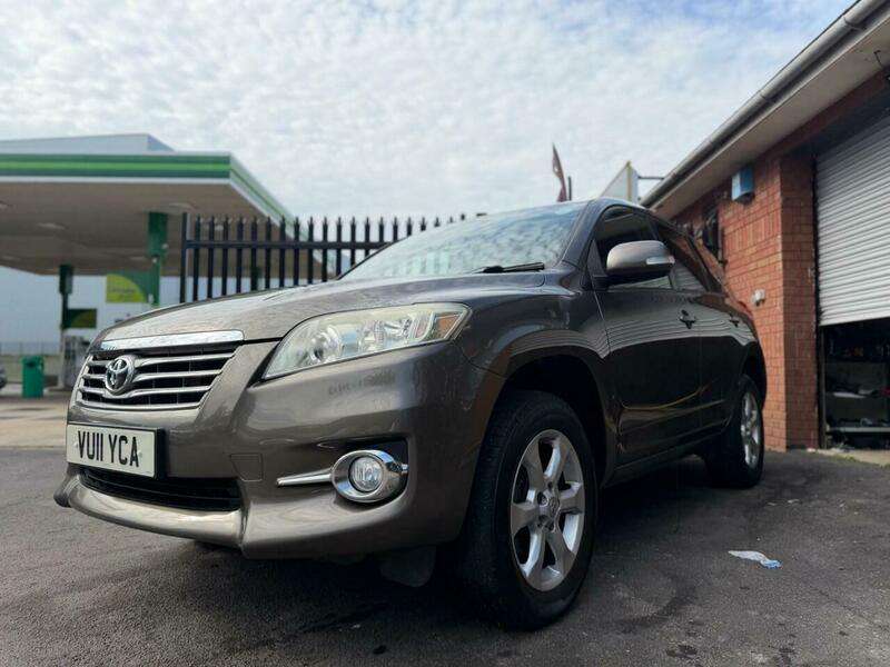 A 2011 TOYOTA RAV4 2.2 D-4D XT-R 4WD Euro 5 5dr A 2011 TOYOTA RAV4 2.2 D-4D XT-R 4WD Euro 5 5dr