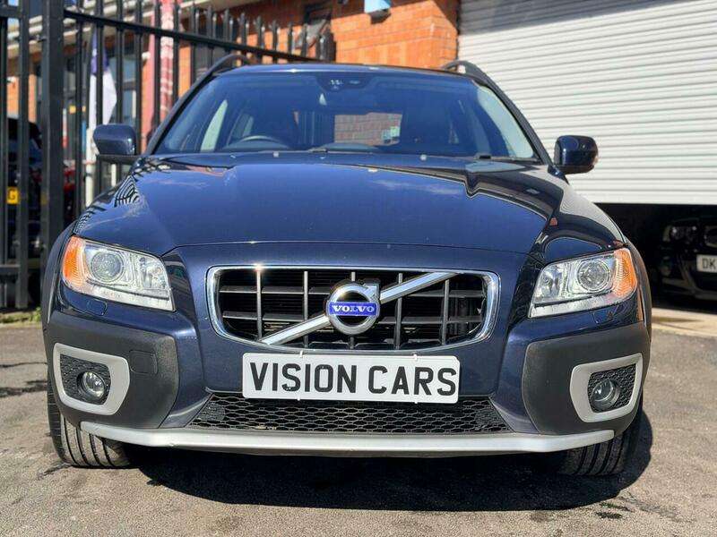 A 2011 VOLVO XC70 2.4 D5 SE Lux AWD Euro 5 (s/s) 5dr A 2011 VOLVO XC70 2.4 D5 SE Lux AWD Euro 5 (s/s) 5dr