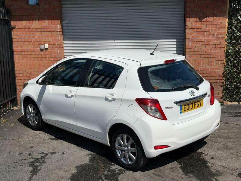 A 2013 TOYOTA YARIS 1.33 Dual VVT-i TR Euro 5 5dr A 2013 TOYOTA YARIS 1.33 Dual VVT-i TR Euro 5 5dr