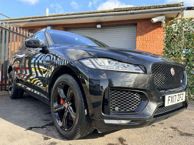 A 2017 JAGUAR F-PACE 3.0 D300 V6 S Auto AWD Euro 6 (s/s) 5dr A 2017 JAGUAR F-PACE 3.0 D300 V6 S Auto AWD Euro 6 (s/s) 5dr