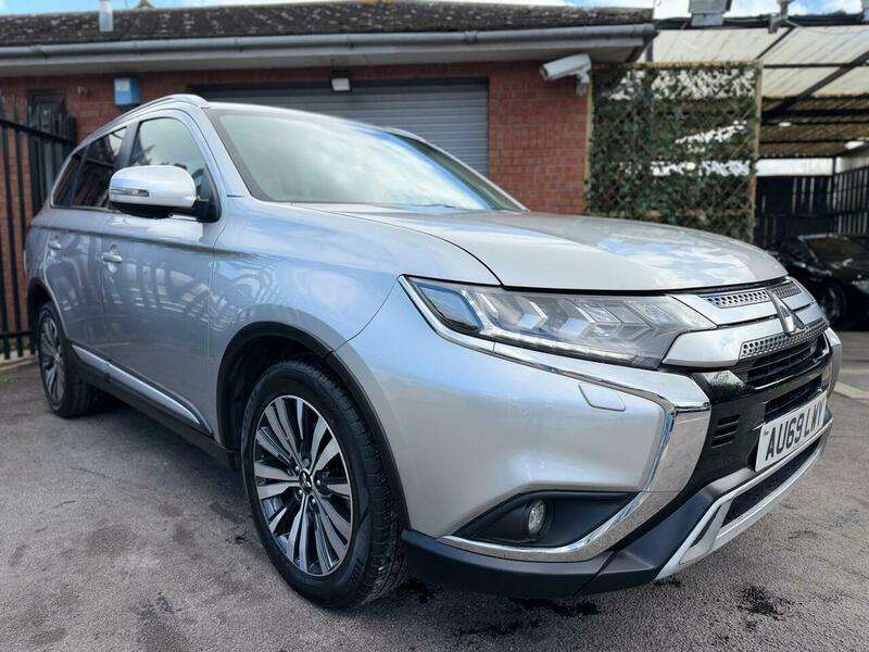 A 2020 MITSUBISHI OUTLANDER 2.0 MIVEC Exceed CVT 4WD Euro 6 (s/s) 5dr A 2020 MITSUBISHI OUTLANDER 2.0 MIVEC Exceed CVT 4WD Euro 6 (s/s) 5dr
