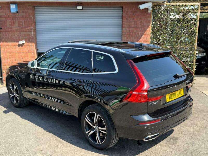 A 2019 VOLVO XC60 2.0h T8 Twin Engine 11.6kWh R-Design Auto AWD Euro 6 (s/s) 5dr A 2019 VOLVO XC60 2.0h T8 Twin Engine 11.6kWh R-Design Auto AWD Euro 6 (s/s) 5dr