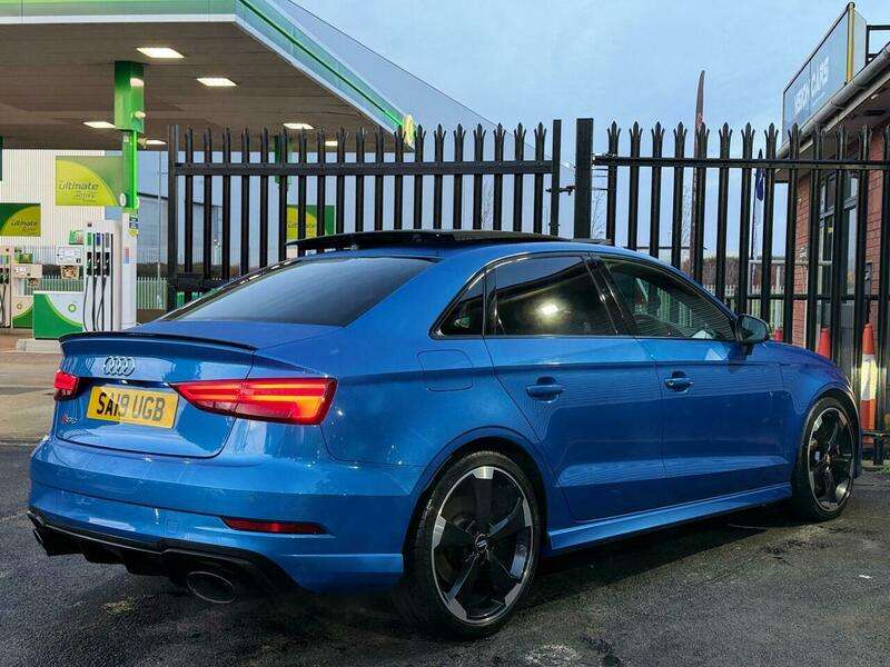 null AUDI RS3 null AUDI RS3