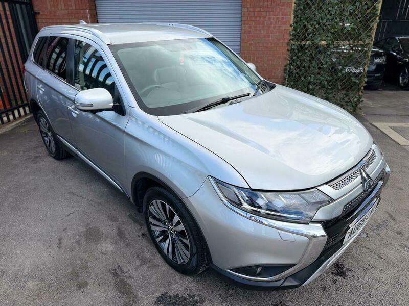 A 2020 MITSUBISHI OUTLANDER 2.0 MIVEC Exceed CVT 4WD Euro 6 (s/s) 5dr A 2020 MITSUBISHI OUTLANDER 2.0 MIVEC Exceed CVT 4WD Euro 6 (s/s) 5dr