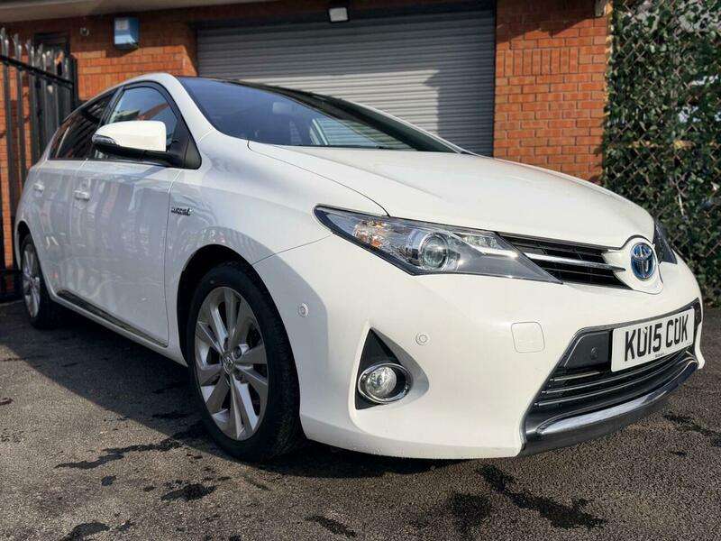 A 2015 TOYOTA AURIS 1.8 VVT-h Excel CVT Euro 5 (s/s) 5dr A 2015 TOYOTA AURIS 1.8 VVT-h Excel CVT Euro 5 (s/s) 5dr