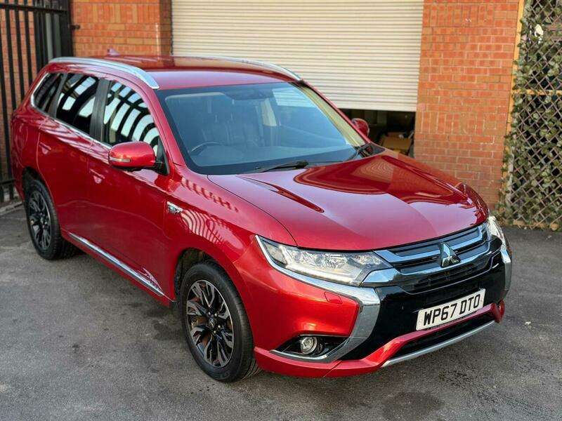 A 2017 MITSUBISHI OUTLANDER 2.0h 12kWh 4h CVT 4WD Euro 6 (s/s) 5dr A 2017 MITSUBISHI OUTLANDER 2.0h 12kWh 4h CVT 4WD Euro 6 (s/s) 5dr