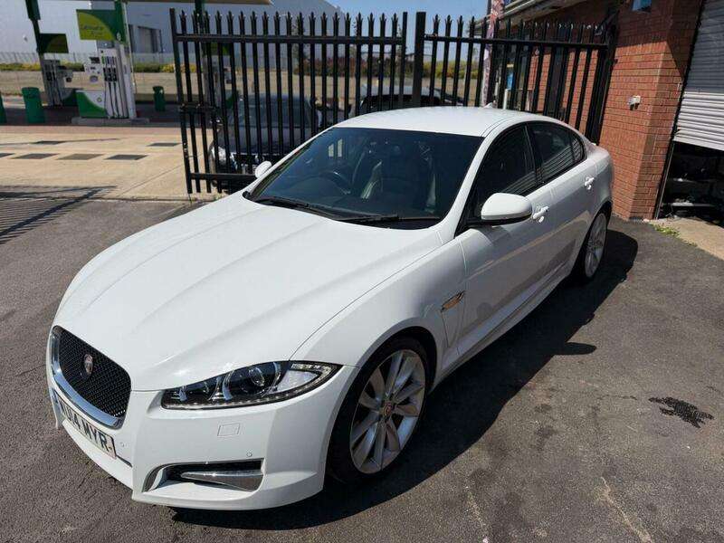 A 2014 JAGUAR XF 3.0d S V6 Premium Luxury Auto Euro 5 (s/s) 4dr A 2014 JAGUAR XF 3.0d S V6 Premium Luxury Auto Euro 5 (s/s) 4dr