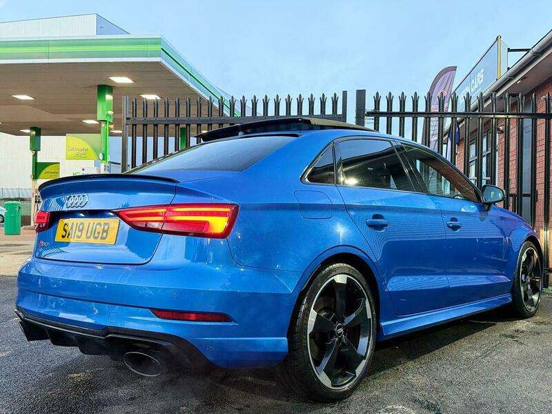 null AUDI RS3 null AUDI RS3