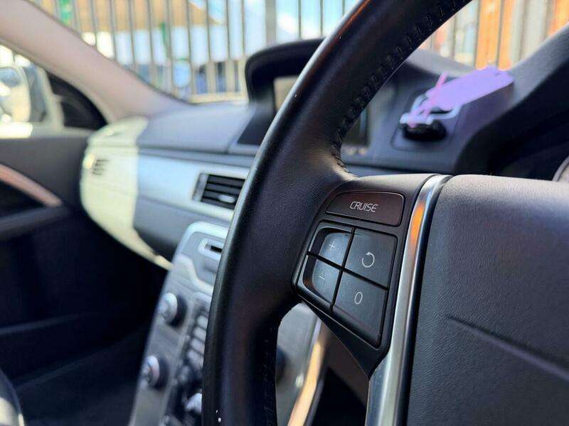 2011 VOLVO XC70 2011 VOLVO XC70