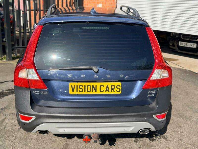 2011 VOLVO XC70 2011 VOLVO XC70