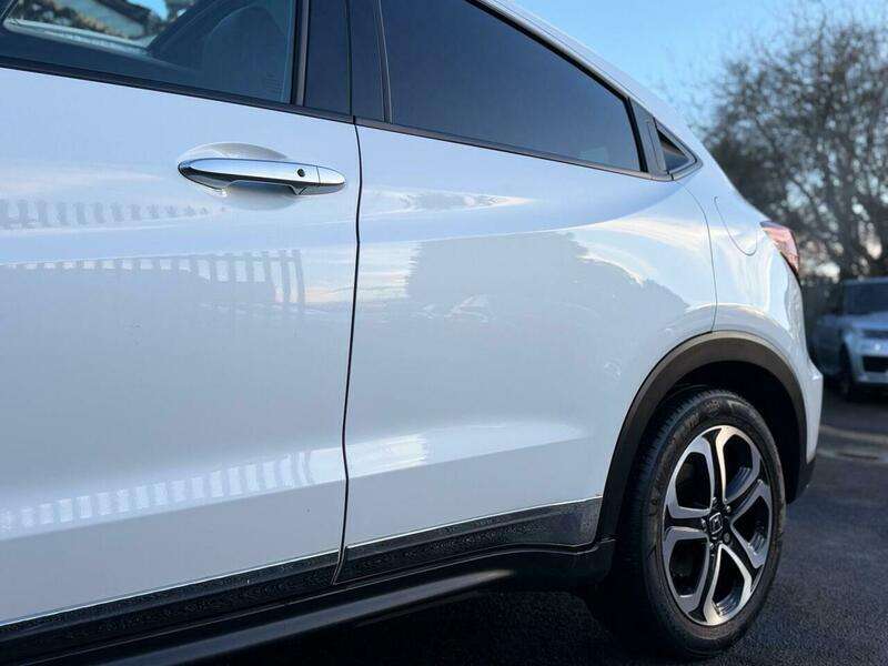 A 2016 HONDA HR-V 1.5 i-VTEC EX CVT Euro 6 (s/s) 5dr A 2016 HONDA HR-V 1.5 i-VTEC EX CVT Euro 6 (s/s) 5dr