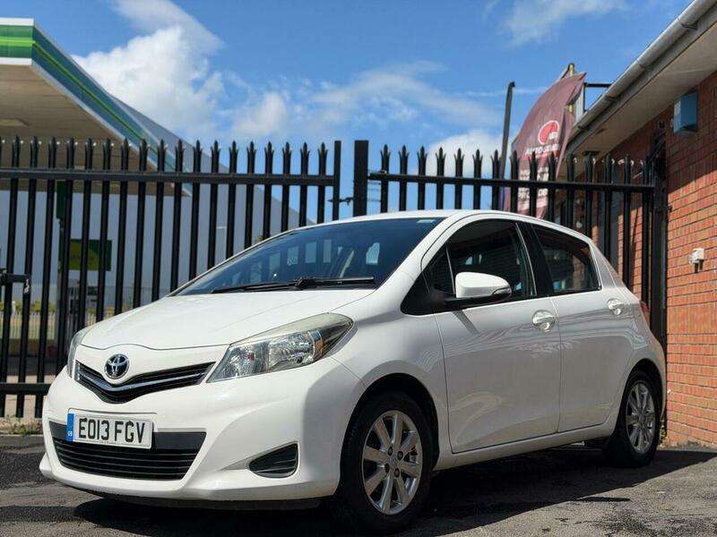 A 2013 TOYOTA YARIS 1.33 Dual VVT-i TR Euro 5 5dr A 2013 TOYOTA YARIS 1.33 Dual VVT-i TR Euro 5 5dr