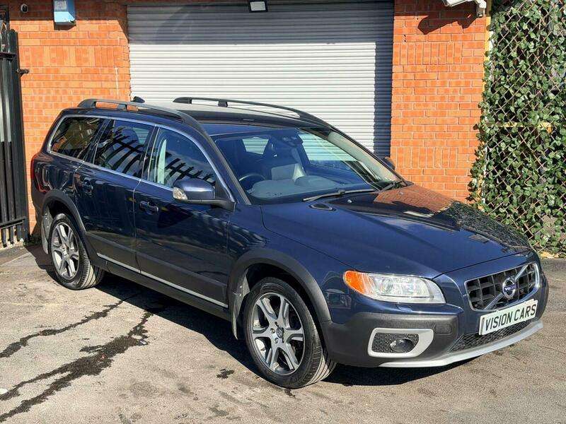A 2011 VOLVO XC70 2.4 D5 SE Lux AWD Euro 5 (s/s) 5dr A 2011 VOLVO XC70 2.4 D5 SE Lux AWD Euro 5 (s/s) 5dr