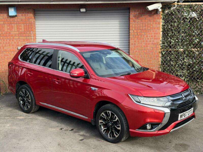 A 2017 MITSUBISHI OUTLANDER 2.0h 12kWh 4h CVT 4WD Euro 6 (s/s) 5dr A 2017 MITSUBISHI OUTLANDER 2.0h 12kWh 4h CVT 4WD Euro 6 (s/s) 5dr