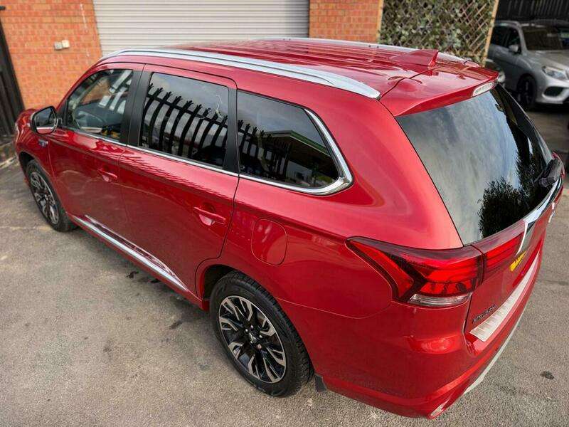 A 2017 MITSUBISHI OUTLANDER 2.0h 12kWh 4h CVT 4WD Euro 6 (s/s) 5dr A 2017 MITSUBISHI OUTLANDER 2.0h 12kWh 4h CVT 4WD Euro 6 (s/s) 5dr
