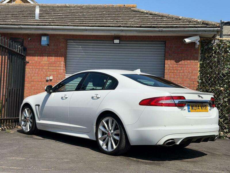 A 2014 JAGUAR XF 3.0d S V6 Premium Luxury Auto Euro 5 (s/s) 4dr A 2014 JAGUAR XF 3.0d S V6 Premium Luxury Auto Euro 5 (s/s) 4dr