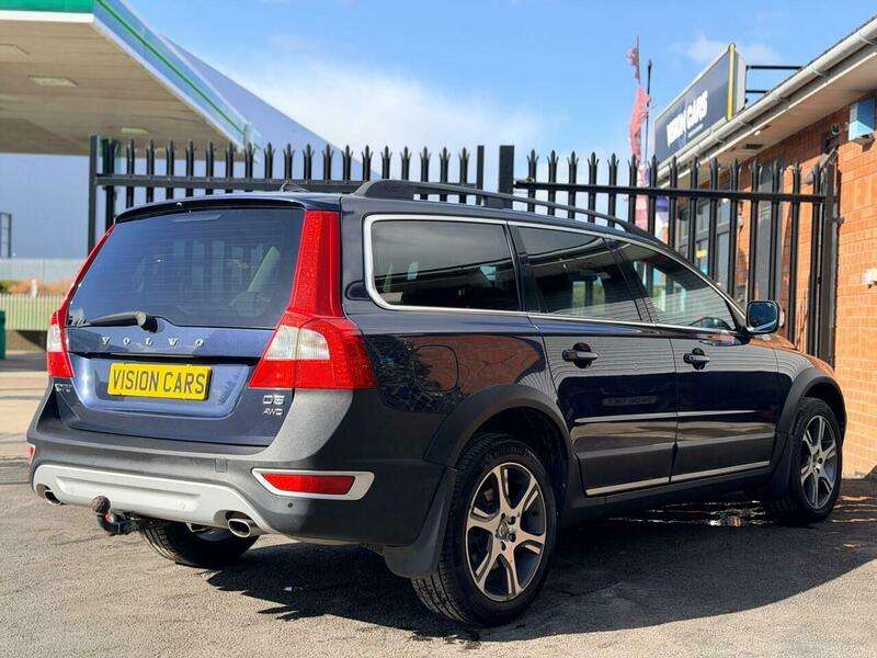 A 2017 VOLVO XC90 2.0 D5 PowerPulse R-Design Auto 4WD Euro 6 (s/s) 5dr A 2017 VOLVO XC90 2.0 D5 PowerPulse R-Design Auto 4WD Euro 6 (s/s) 5dr