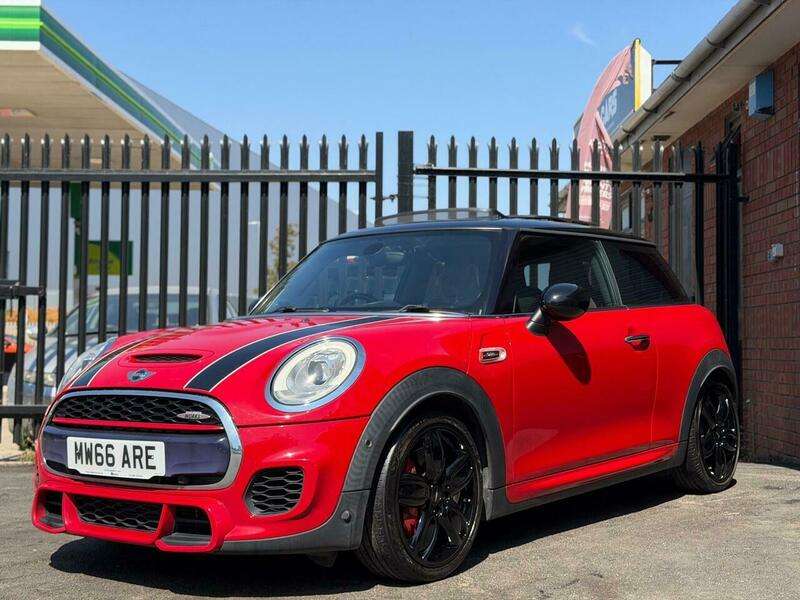 A 2016 MINI HATCH 2.0 John Cooper Works Auto Euro 6 (s/s) 3dr A 2016 MINI HATCH 2.0 John Cooper Works Auto Euro 6 (s/s) 3dr