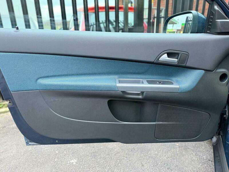 2011 VOLVO C30 2011 VOLVO C30