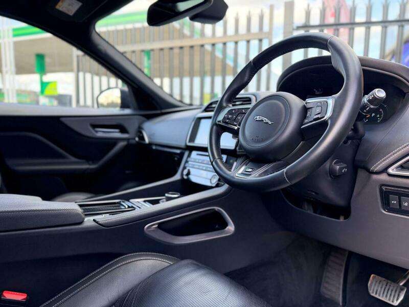2017 JAGUAR F-PACE 2017 JAGUAR F-PACE