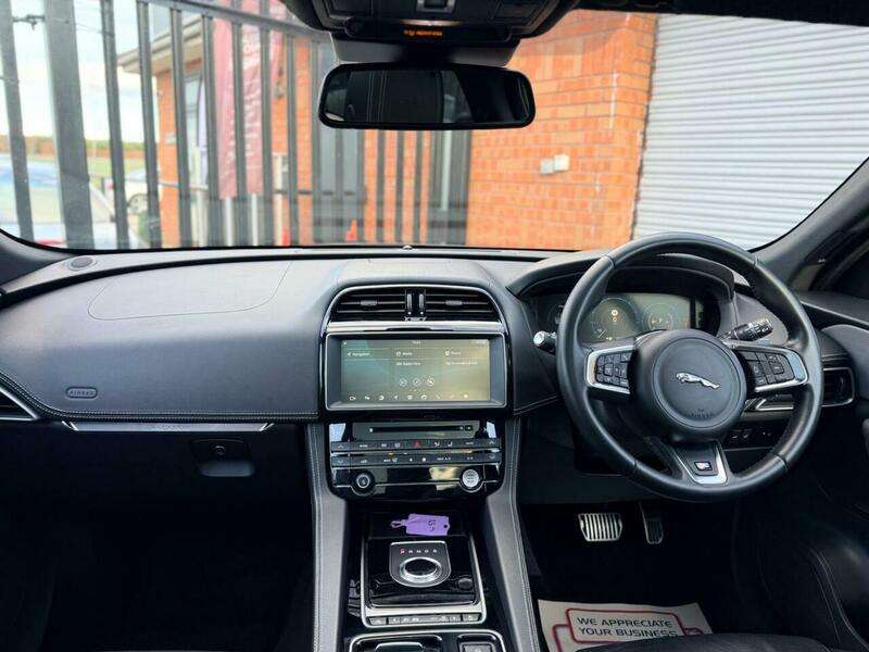 2017 JAGUAR F-PACE 2017 JAGUAR F-PACE