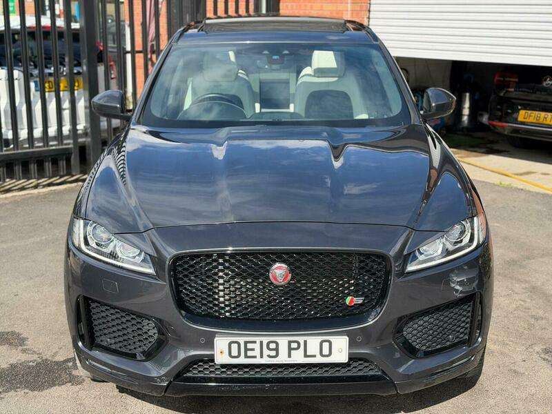 A 2019 JAGUAR F-PACE 3.0 D300 V6 S Auto AWD Euro 6 (s/s) 5dr A 2019 JAGUAR F-PACE 3.0 D300 V6 S Auto AWD Euro 6 (s/s) 5dr