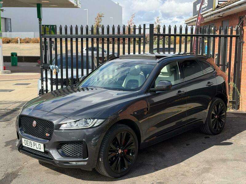 A 2019 JAGUAR F-PACE 3.0 D300 V6 S Auto AWD Euro 6 (s/s) 5dr A 2019 JAGUAR F-PACE 3.0 D300 V6 S Auto AWD Euro 6 (s/s) 5dr