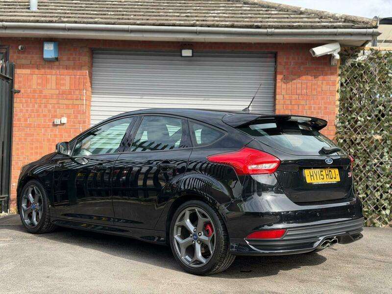 A 2015 FORD FOCUS 2.0T EcoBoost ST-3 Euro 6 (s/s) 5dr A 2015 FORD FOCUS 2.0T EcoBoost ST-3 Euro 6 (s/s) 5dr