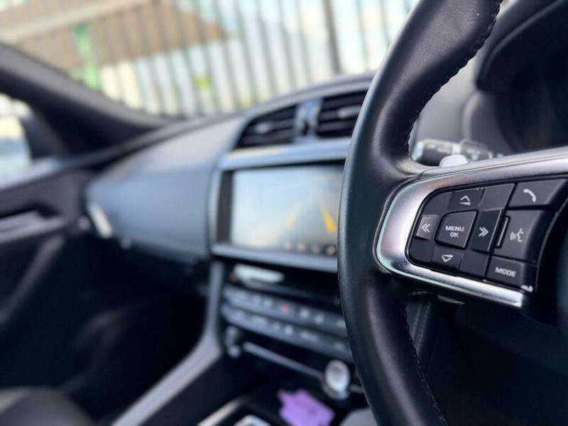 2017 JAGUAR F-PACE 2017 JAGUAR F-PACE
