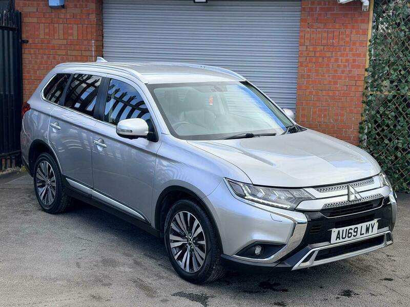 A 2020 MITSUBISHI OUTLANDER 2.0 MIVEC Exceed CVT 4WD Euro 6 (s/s) 5dr A 2020 MITSUBISHI OUTLANDER 2.0 MIVEC Exceed CVT 4WD Euro 6 (s/s) 5dr