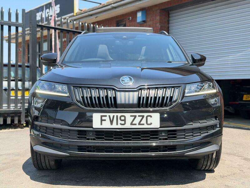 A 2019 SKODA KAROQ 2.0 TSI SportLine DSG 4WD Euro 6 (s/s) 5dr A 2019 SKODA KAROQ 2.0 TSI SportLine DSG 4WD Euro 6 (s/s) 5dr
