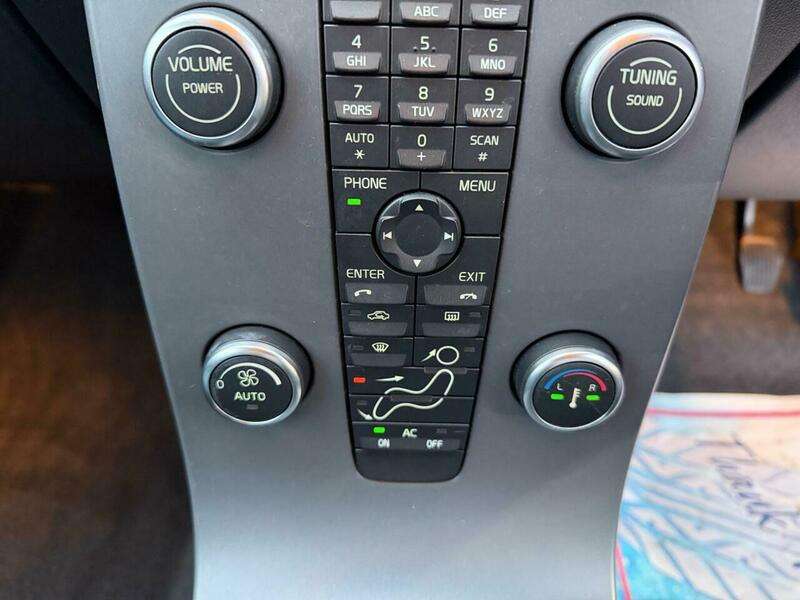 2011 VOLVO C30 2011 VOLVO C30