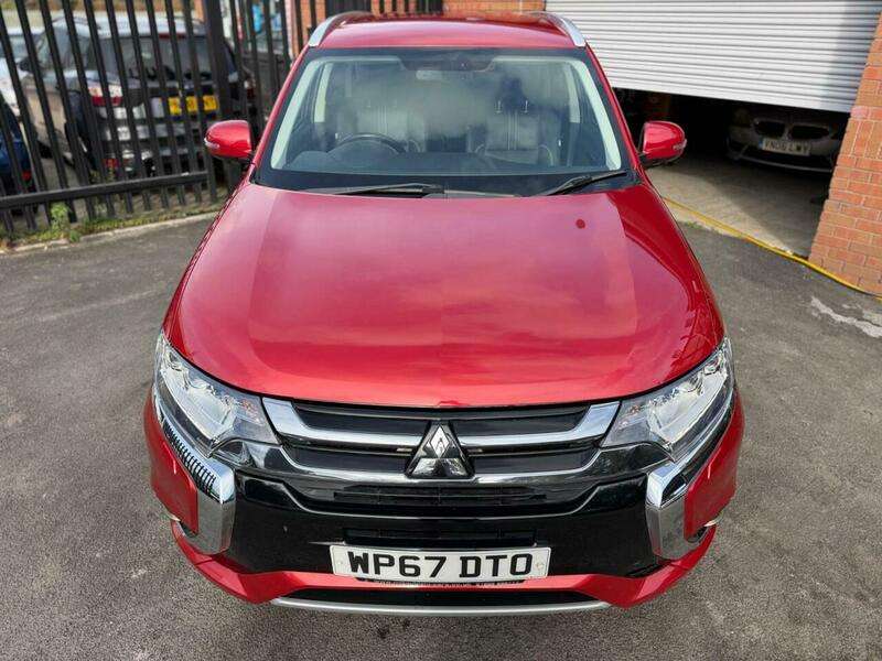 A 2017 MITSUBISHI OUTLANDER 2.0h 12kWh 4h CVT 4WD Euro 6 (s/s) 5dr A 2017 MITSUBISHI OUTLANDER 2.0h 12kWh 4h CVT 4WD Euro 6 (s/s) 5dr