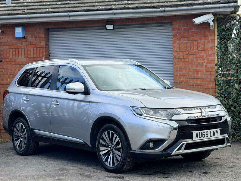 A 2020 MITSUBISHI OUTLANDER 2.0 MIVEC Exceed CVT 4WD Euro 6 (s/s) 5dr A 2020 MITSUBISHI OUTLANDER 2.0 MIVEC Exceed CVT 4WD Euro 6 (s/s) 5dr