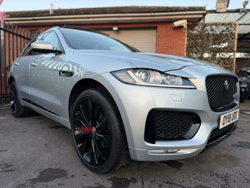 A 2018 JAGUAR F-PACE 3.0 D300 V6 S Auto AWD Euro 6 (s/s) 5dr A 2018 JAGUAR F-PACE 3.0 D300 V6 S Auto AWD Euro 6 (s/s) 5dr