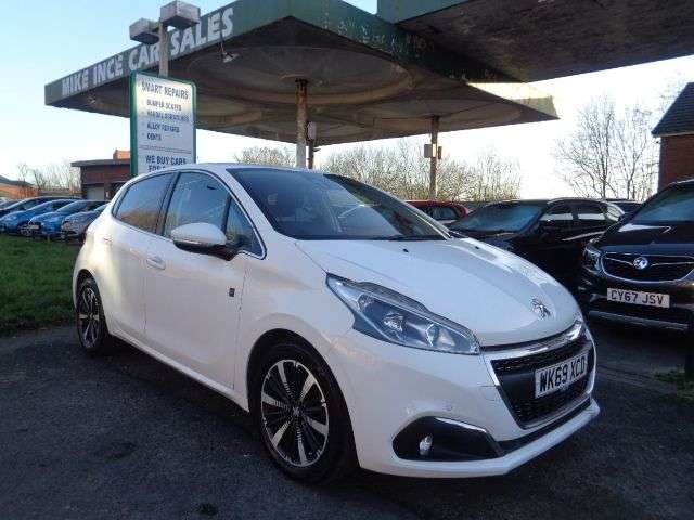 A 2019 PEUGEOT 208 1.2 S/S TECH EDITION 5d 82 BHP SAT NAV PARK SENSORS SAT NAV LOW INSURANCE S A 2019 PEUGEOT 208 1.2 S/S TECH EDITION 5d 82 BHP SAT NAV PARK SENSORS SAT NAV LOW INSURANCE S