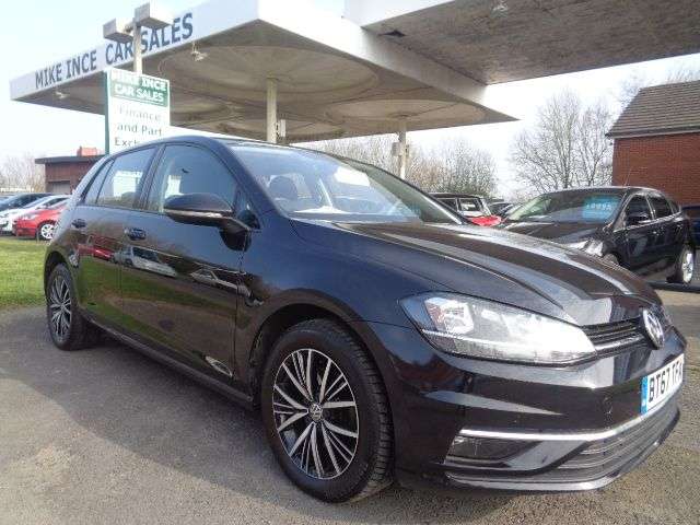 A 2017 VOLKSWAGEN GOLF 1.6 TDI SE Hatchback 5dr Diesel Manual Euro 6 (s/s) (115 ps) APPLE CAR PLAY A 2017 VOLKSWAGEN GOLF 1.6 TDI SE Hatchback 5dr Diesel Manual Euro 6 (s/s) (115 ps) APPLE CAR PLAY