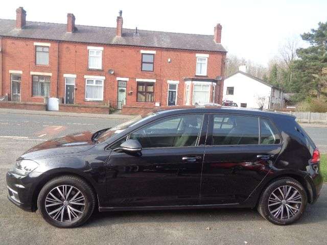 A 2017 VOLKSWAGEN GOLF 1.6 TDI SE Hatchback 5dr Diesel Manual Euro 6 (s/s) (115 ps) APPLE CAR PLAY A 2017 VOLKSWAGEN GOLF 1.6 TDI SE Hatchback 5dr Diesel Manual Euro 6 (s/s) (115 ps) APPLE CAR PLAY