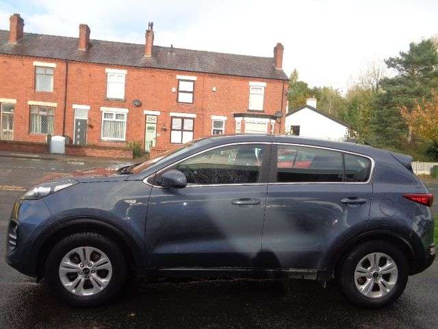 A 2018 KIA SPORTAGE 1.7 CRDi 1 SUV 5dr Diesel Manual Euro 6 (s/s) (114 bhp) SERVICE HISTORY 12 A 2018 KIA SPORTAGE 1.7 CRDi 1 SUV 5dr Diesel Manual Euro 6 (s/s) (114 bhp) SERVICE HISTORY 12